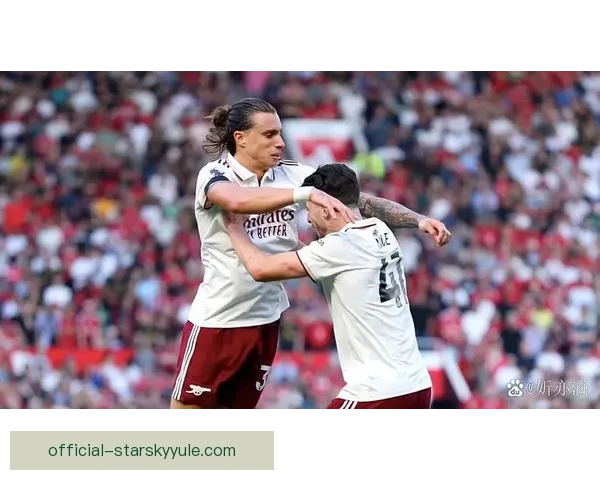 库尼亚称姆伯莫训练后加练射门 库尼亚称姆伯莫训练后加练射门